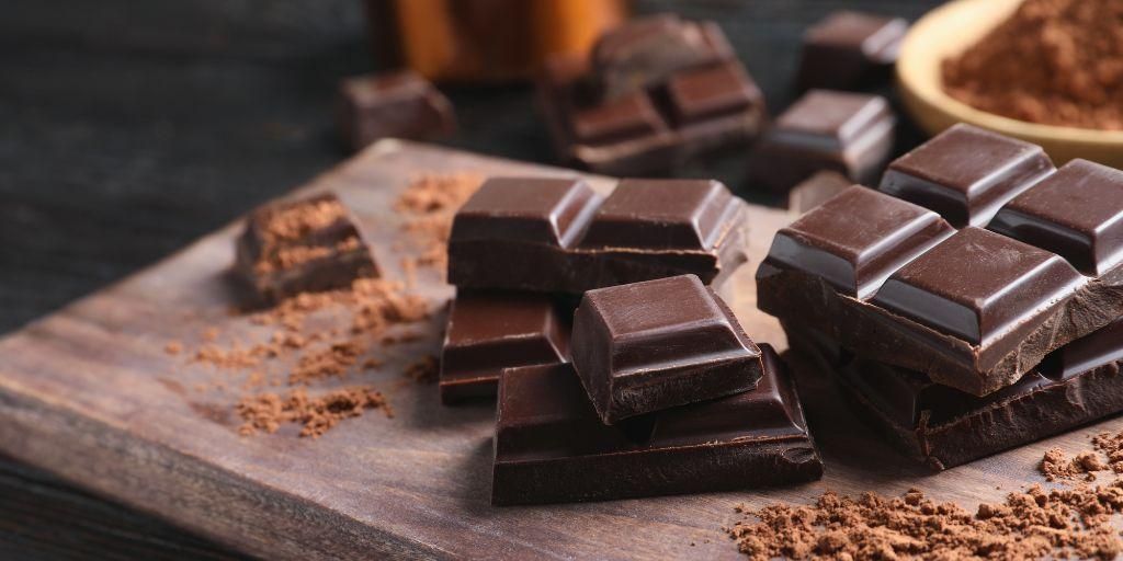 La teobromina: il segreto del cioccolato fondente che potrebbe rallentare l’invecchiamento